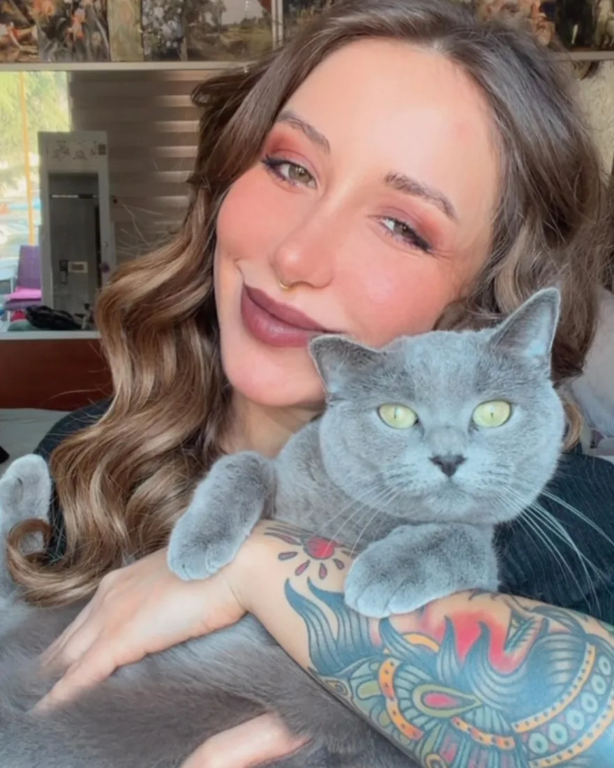 Merve Şengün kedisiyle